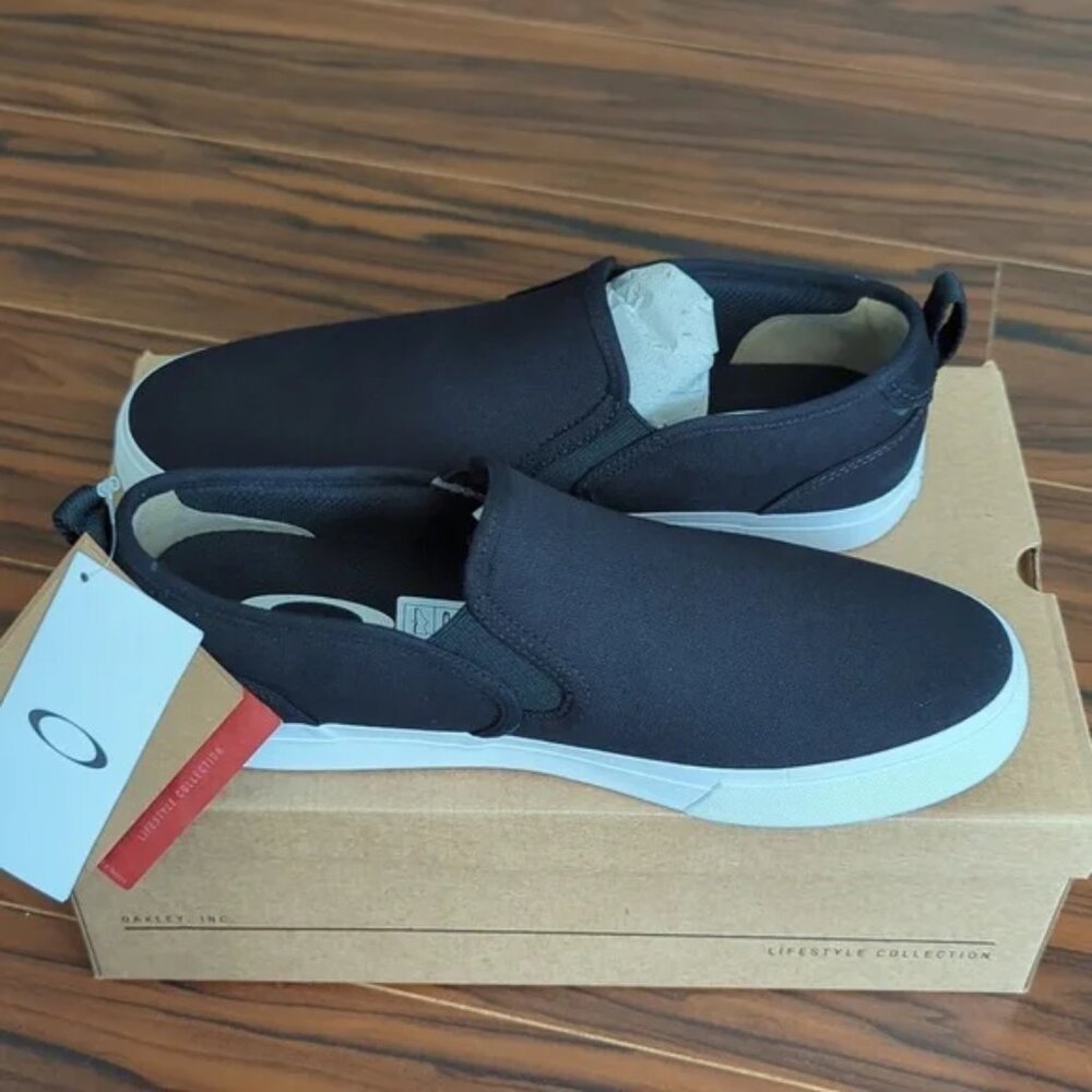 Oakley Men's Black B1B Classic Slip-On Size 8 Brand New